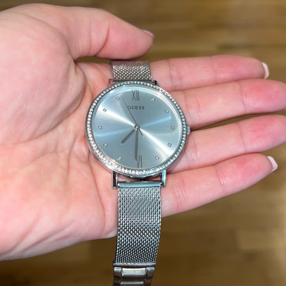 GUESS GRACE WOMENS WATCH - Picture 2 of 4